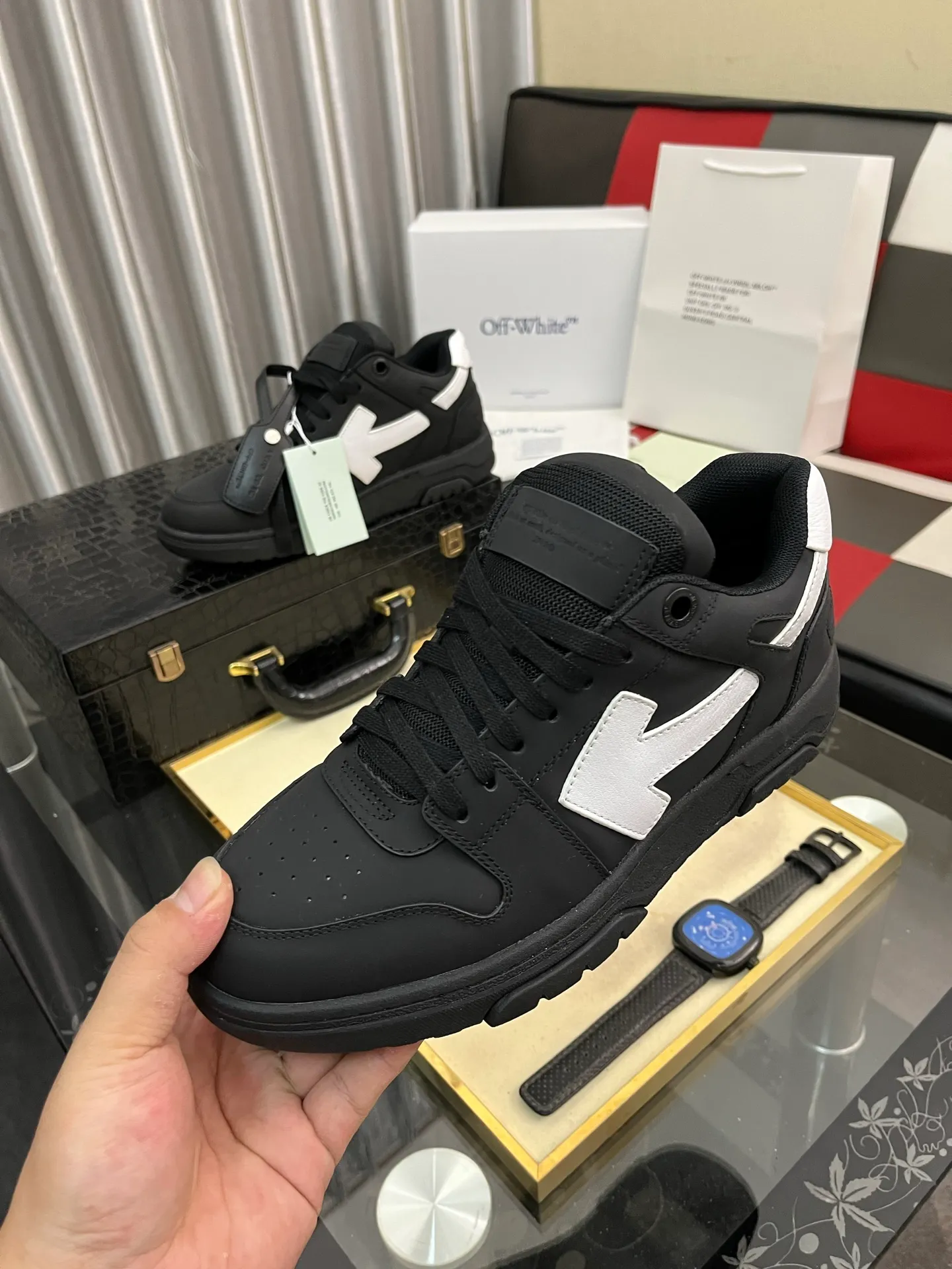 Men's shoes 💰600⌚️⌚️ OFF-White C/O VirGil Abloh fashionable and versatile casual shoes. Exclusive first release of the new model. Made of environmentally friendly cowhide leather and mesh fabric upper material. The insole is embedded with foam cushioning EVA material. The correct midsole is equipped with EVA lightweight cushioning. External tooth nail rubber outsole. The correct accessories can be customized simultaneously. Women's model: 35-40 Men's model: 39-45